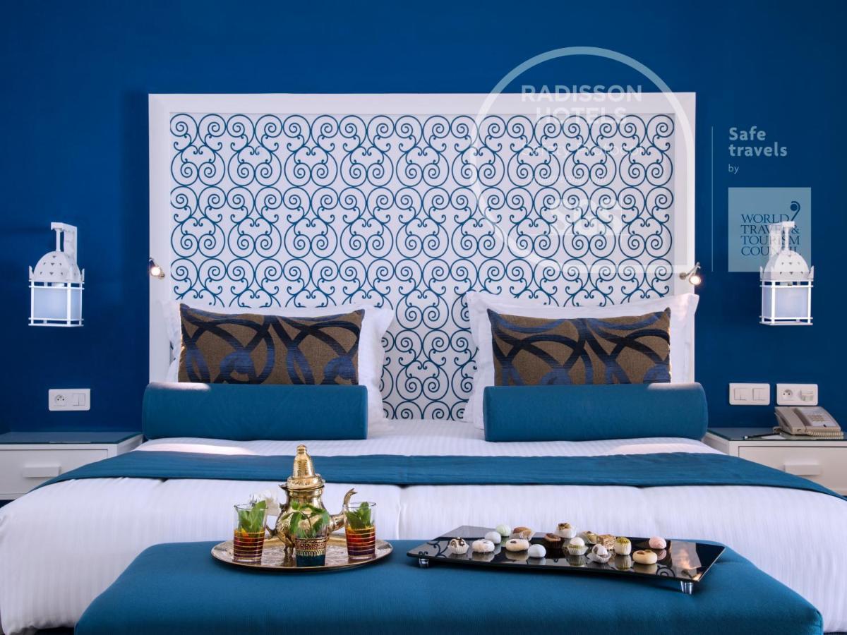 Radisson Blu Resort & Thalasso Hammamet Kültér fotó A bedroom at Radisson Blu Hotel, Marrakech