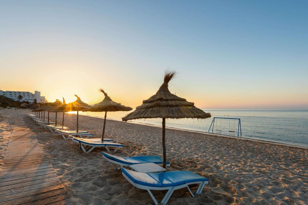 Radisson Blu Resort & Thalasso Hammamet Kültér fotó Sunset at the beach of Portals Nous