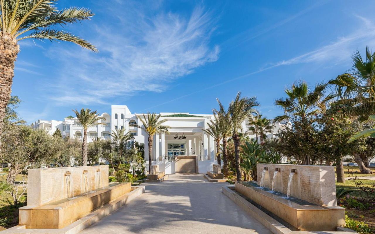 Radisson Blu Resort & Thalasso Hammamet Kültér fotó The entrance of the hotel