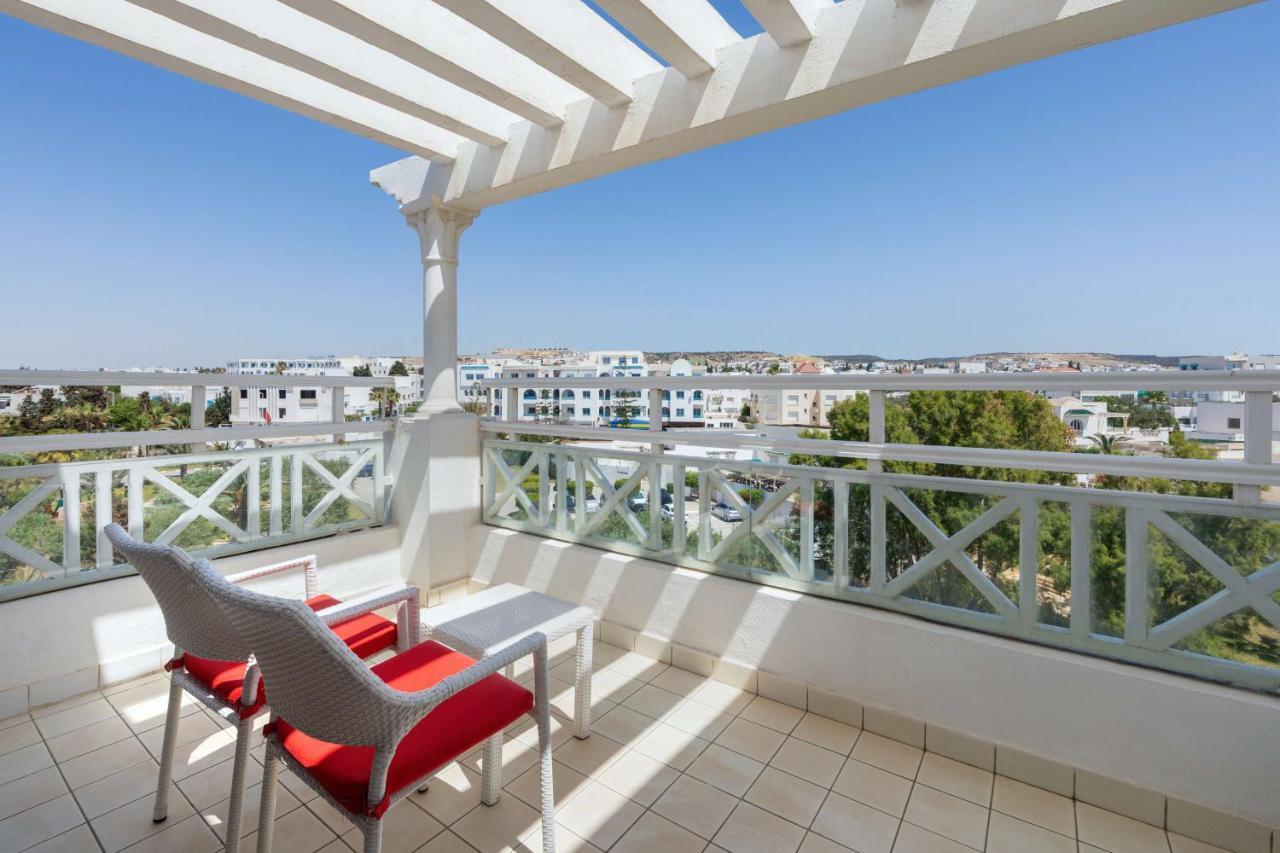 Radisson Blu Resort & Thalasso Hammamet Kültér fotó A balcony