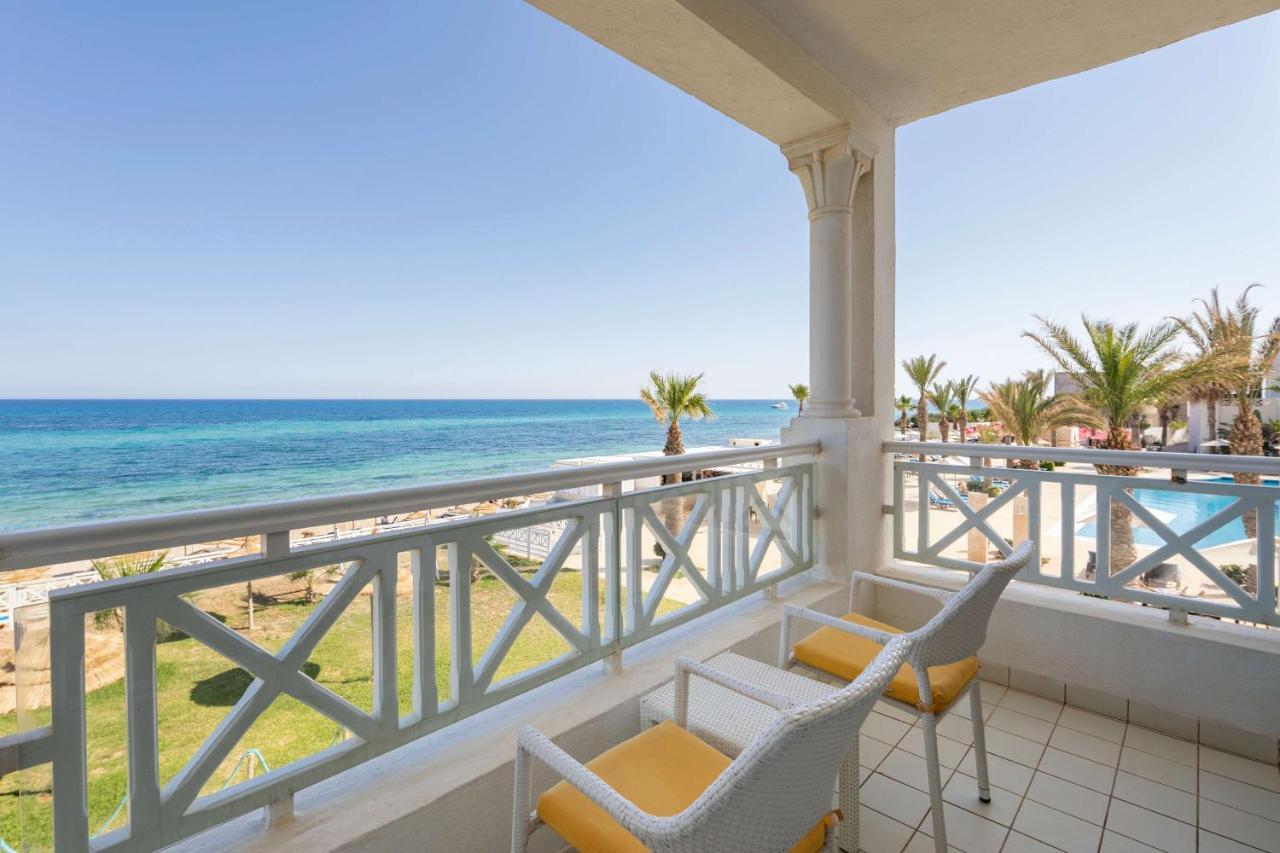 Radisson Blu Resort & Thalasso Hammamet Kültér fotó Balcony of a hotel room
