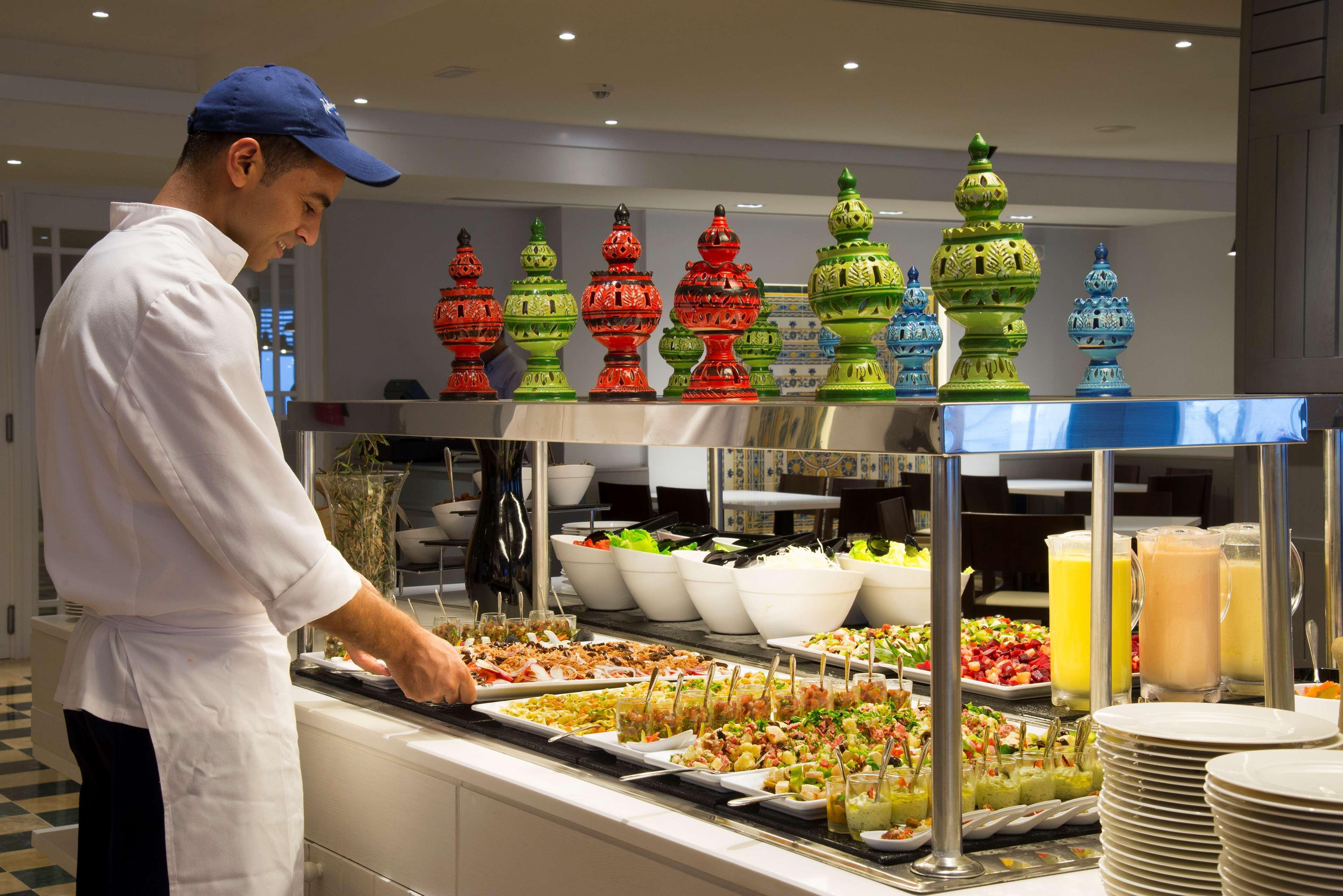 Radisson Blu Resort & Thalasso Hammamet Kültér fotó A buffet at a hotel