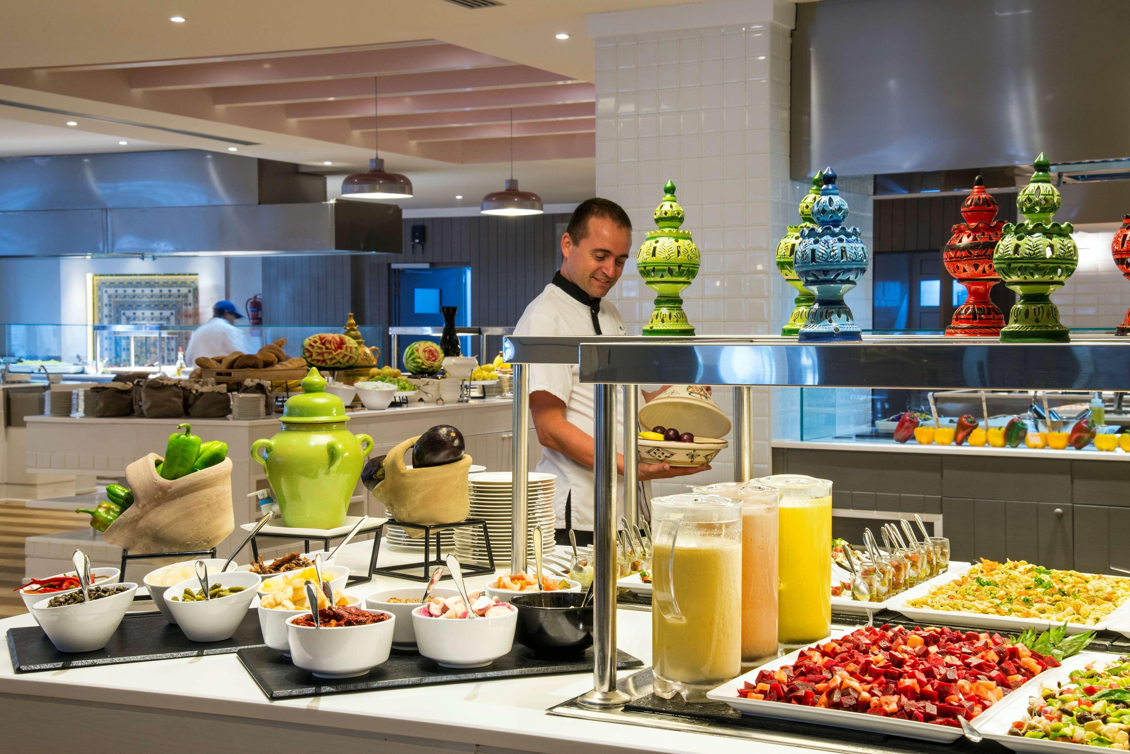 Radisson Blu Resort & Thalasso Hammamet Kültér fotó A buffet at a hotel