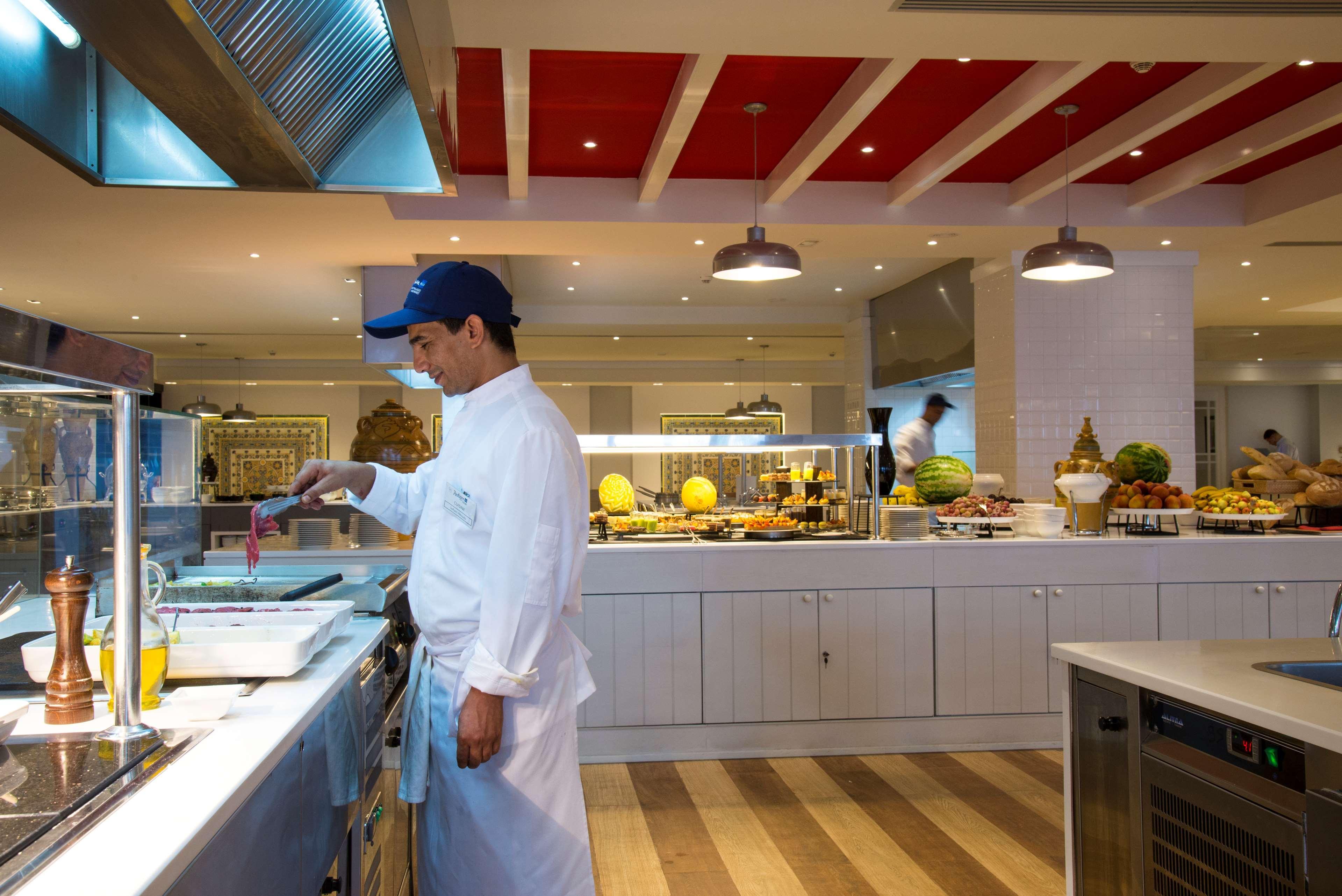 Radisson Blu Resort & Thalasso Hammamet Kültér fotó A cook working in a hotel kitchen
