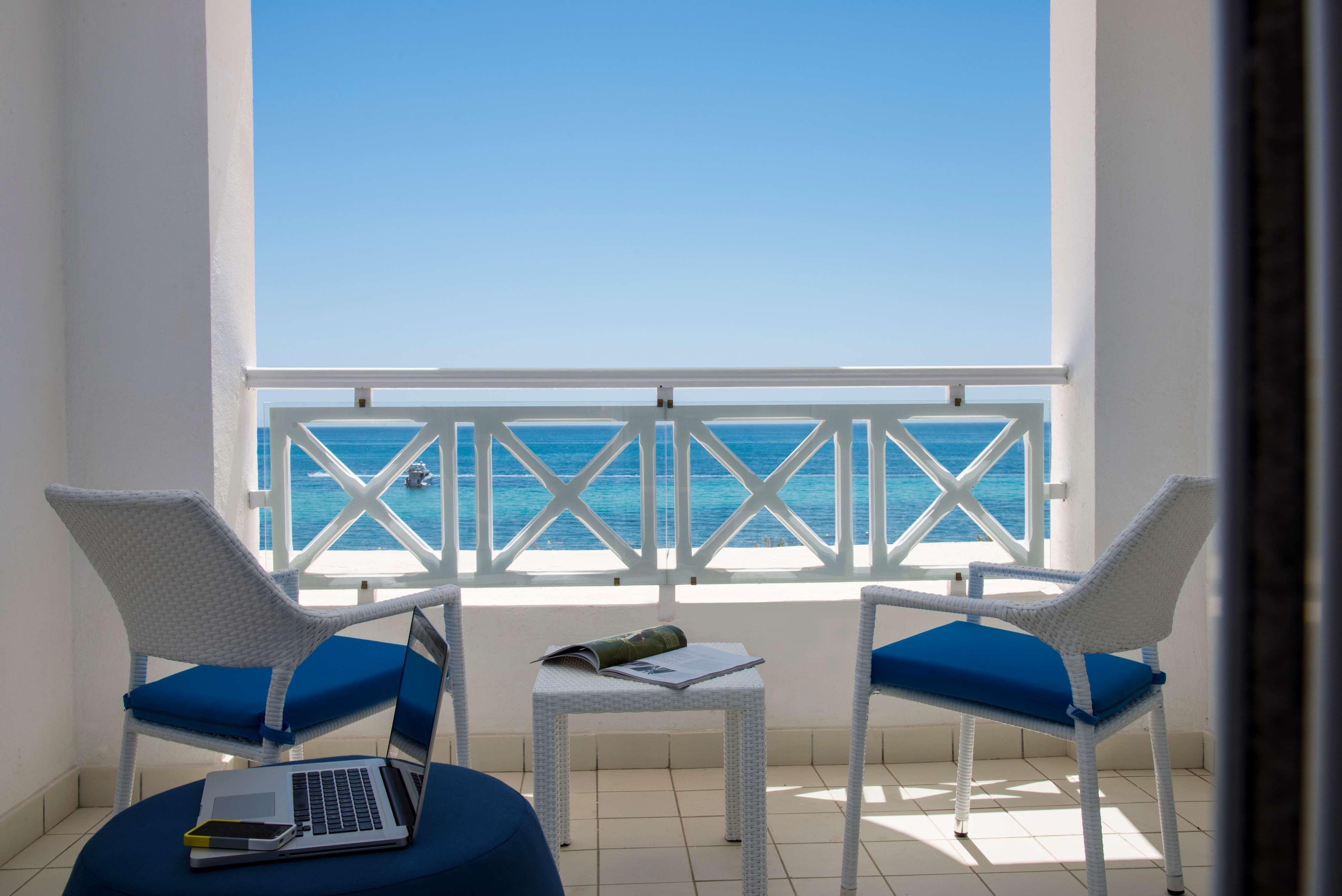 Radisson Blu Resort & Thalasso Hammamet Kültér fotó Balcony of a room at the Iberostar Grand Hotel Bávaro