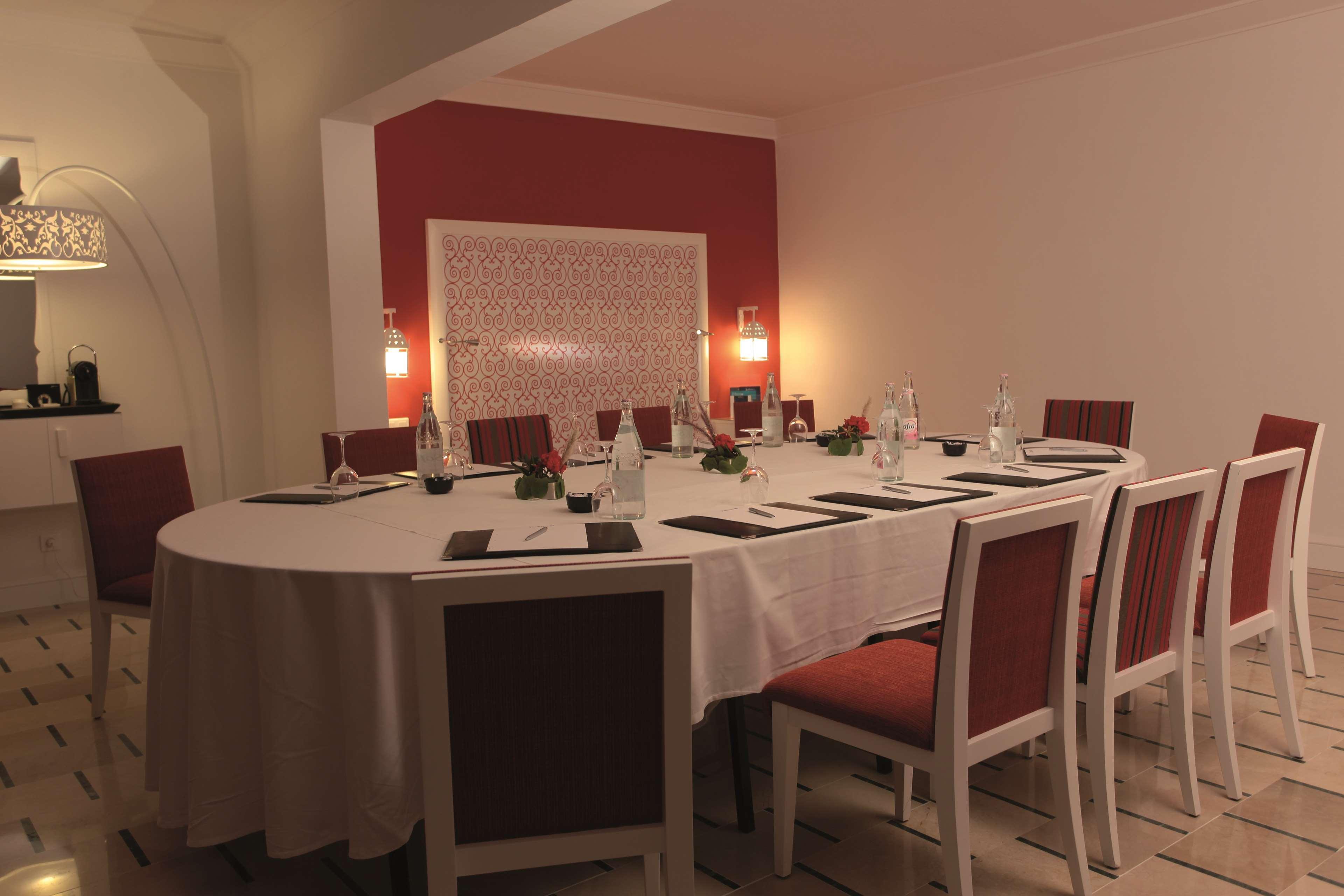 Radisson Blu Resort & Thalasso Hammamet Kültér fotó A restaurant in the hotel