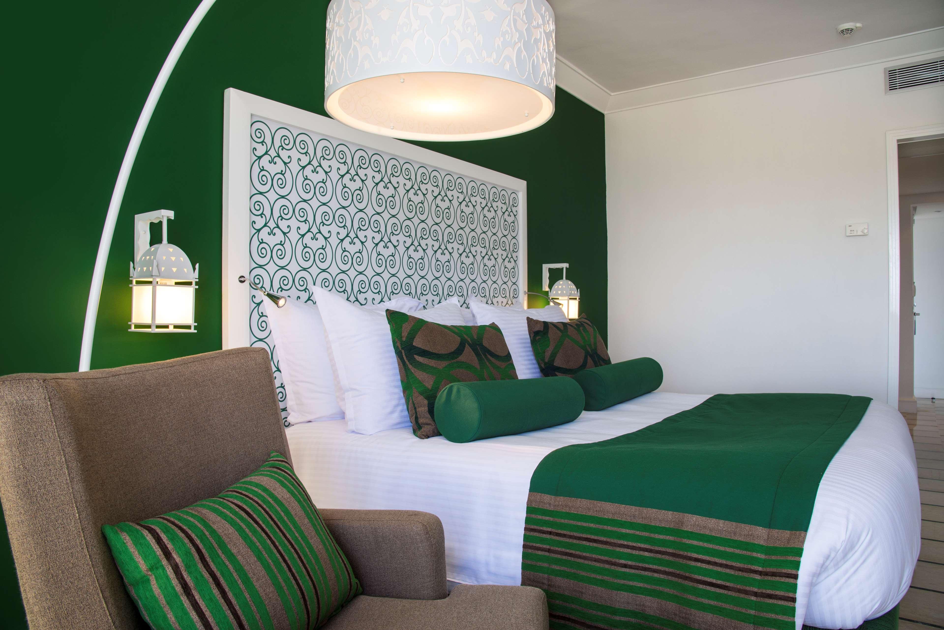 Radisson Blu Resort & Thalasso Hammamet Kültér fotó A bedroom at the hotel