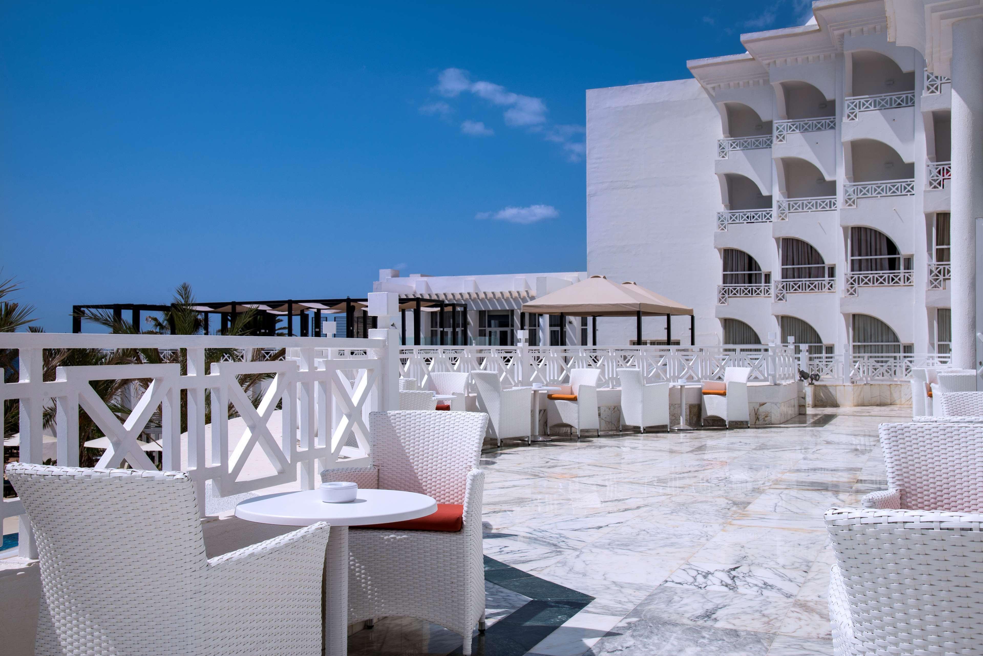 Radisson Blu Resort & Thalasso Hammamet Kültér fotó The hotel's rooftop