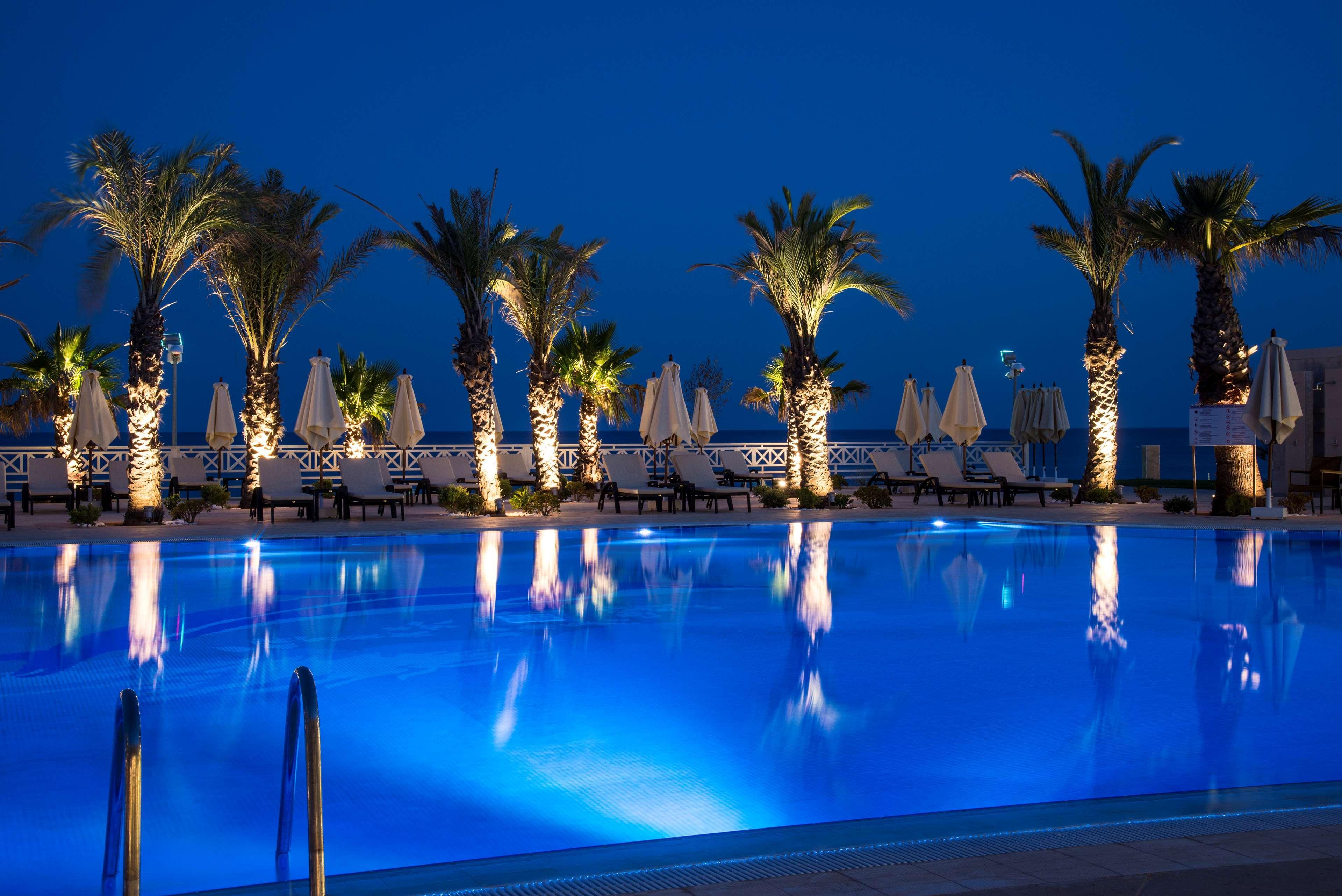 Radisson Blu Resort & Thalasso Hammamet Kültér fotó The pool at the hotel