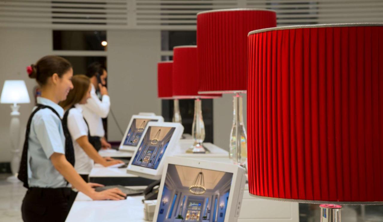 Radisson Blu Resort & Thalasso Hammamet Kültér fotó Students working on a project